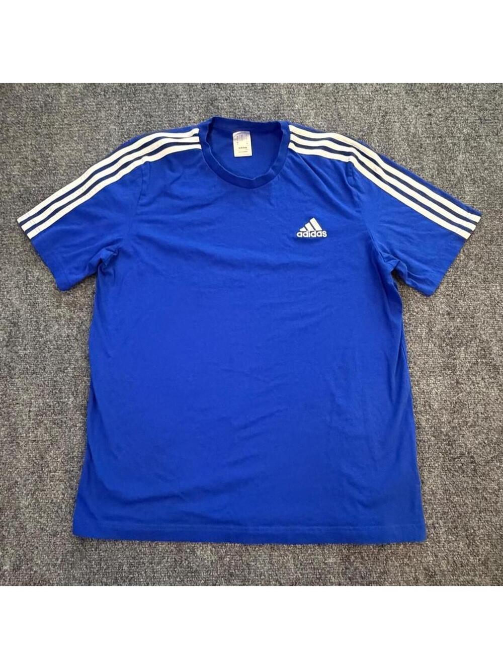 Adidas Men’s three stripe tshirt size Large